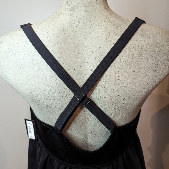 Torrid Wireless V-Neck Tankini swim top black  3x - Picture 7 of 11